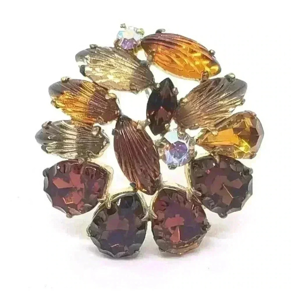 Vintage Jewelry - Vintage Brooch RARE Cut Scalloped Rhinestones Molded Glass Flower Gold Wash